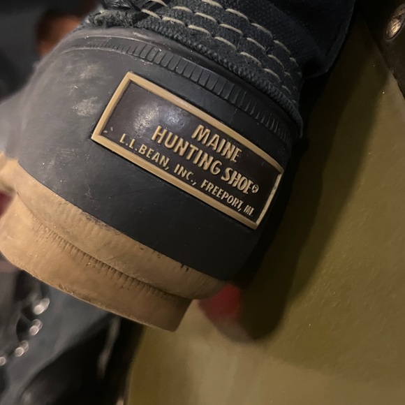 L.L. Bean Black and Tan Lace-Up Boots waxed canvas size 6 - Picture 2 of 5